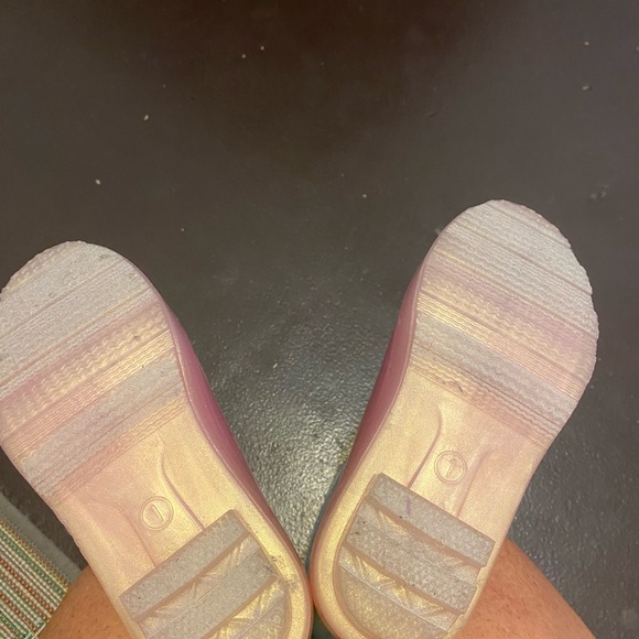 NWT. Kids rainbow ombré rain boots. - Picture 5 of 5